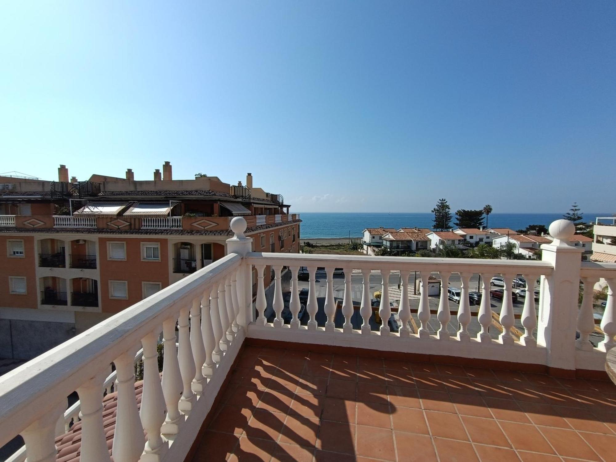 Lovely Penthouse In Front Of The Beach With Free Parking Málaga Extérieur photo